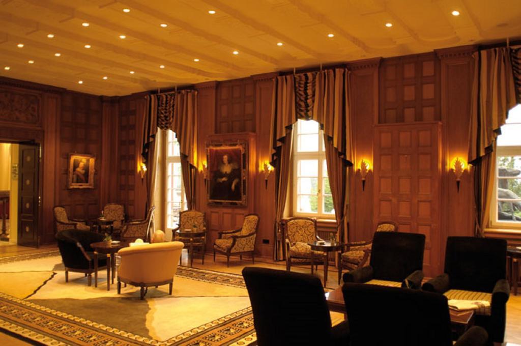 Schlosshotel Buehlerhoehe Schönbüch Bagian luar foto