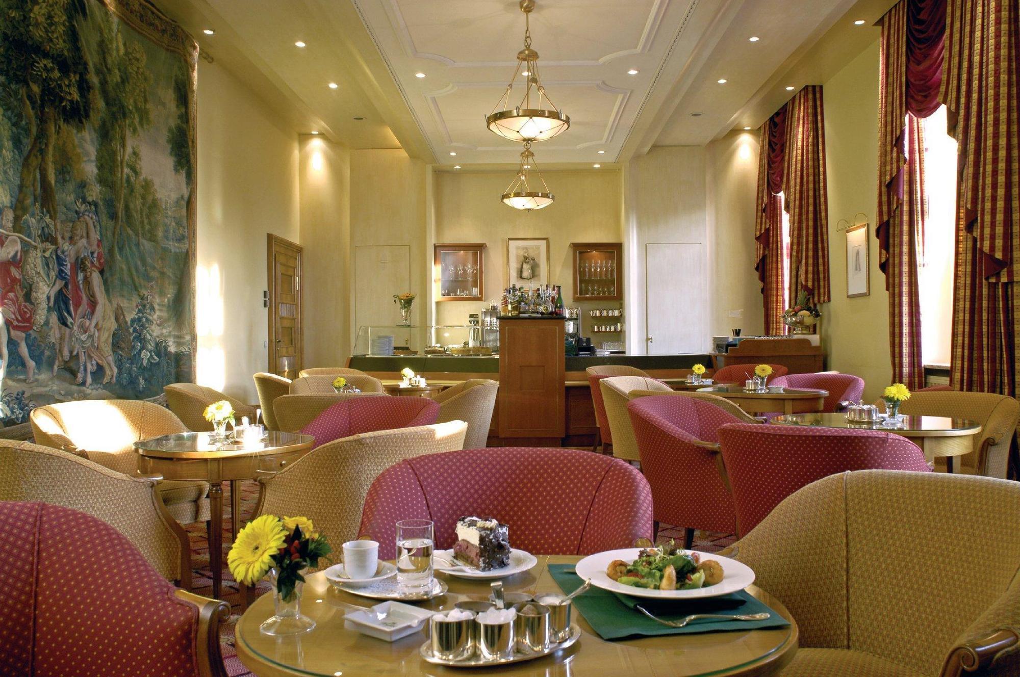 Schlosshotel Buehlerhoehe Schönbüch Interior foto