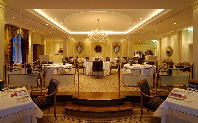 Schlosshotel Buehlerhoehe Schönbüch Restoran foto