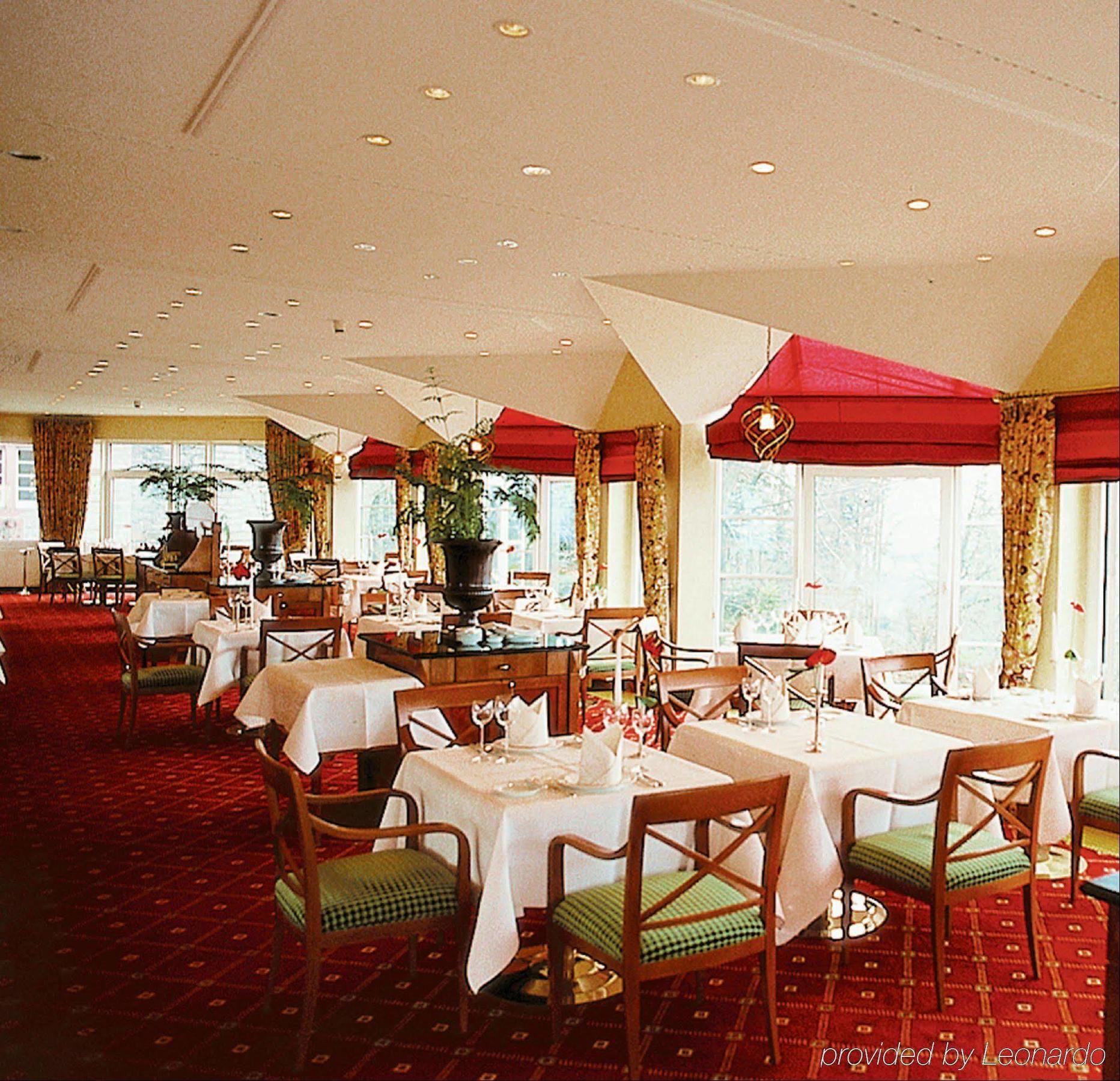 Schlosshotel Buehlerhoehe Schönbüch Restoran foto
