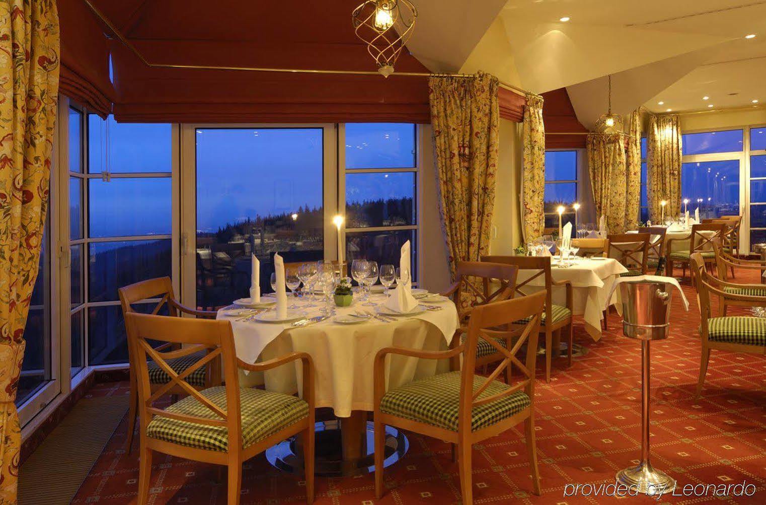 Schlosshotel Buehlerhoehe Schönbüch Restoran foto