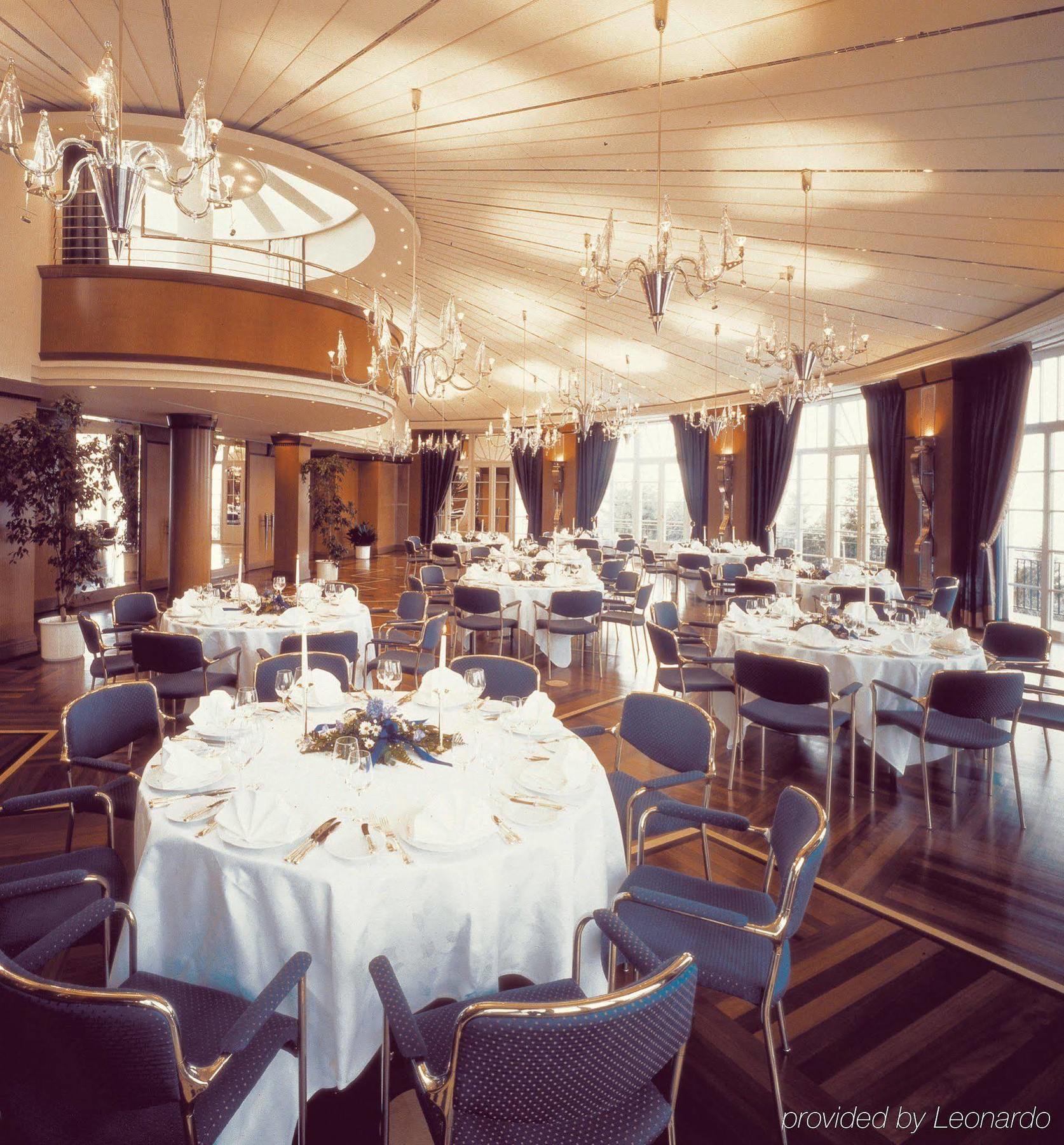 Schlosshotel Buehlerhoehe Schönbüch Restoran foto
